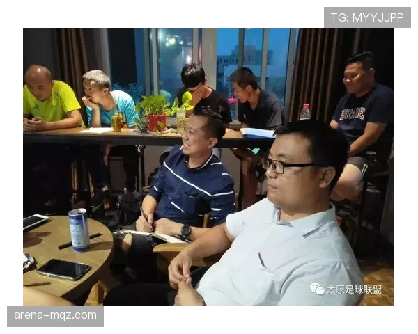 助理裁判职责全解析：边线判罚与越位判定的关键规则拆解